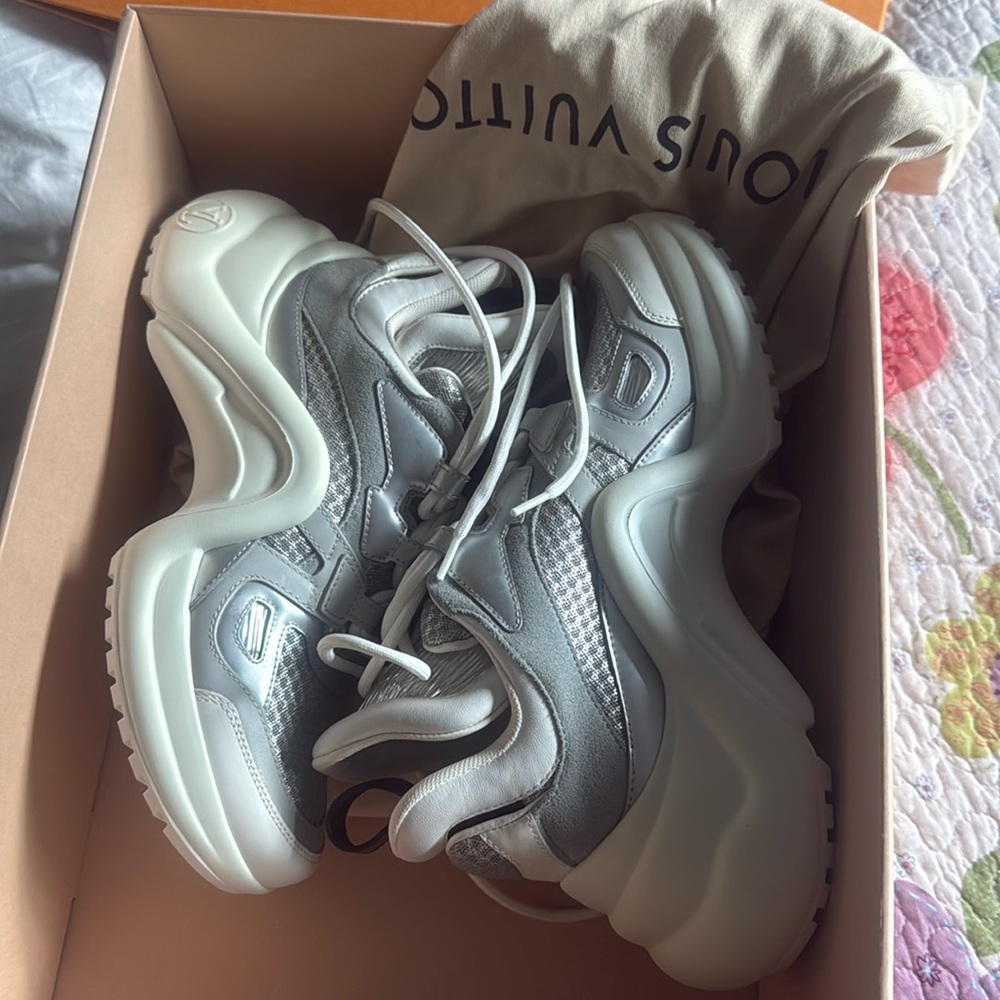 Louis Vuitton Women chunky sneakers size 7-37 new with box